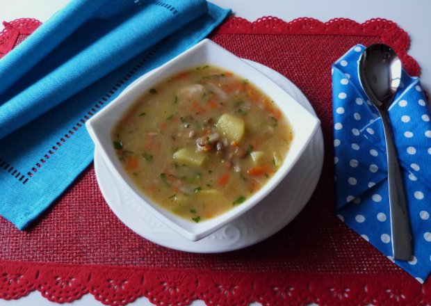 Fotografia przedstawiająca Zupa warzywna z soczewicą