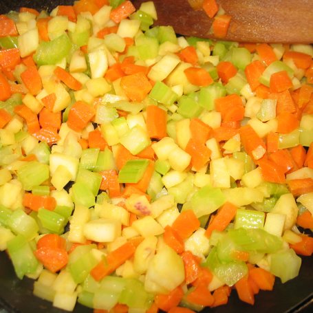 Krok 2 - Zupa warzywna z soczewicą foto