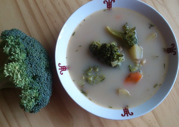 Fotografia przedstawiająca Zupa warzywna z zieloną soczewicą