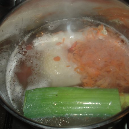 Krok 4 - Zupa warzywna ze świeżym szpinakiem i koperkiem  foto