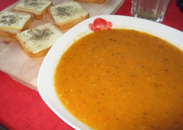 Fotografia przedstawiająca Zupa warzywno pomidorowa