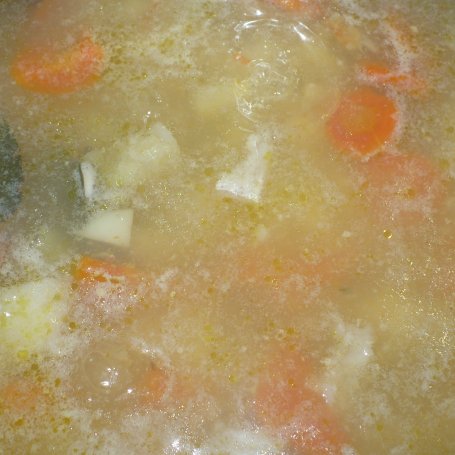 Krok 3 - Zupa warzywno rybna foto
