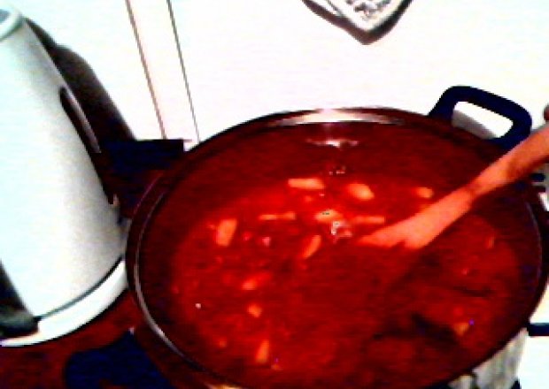 Fotografia przedstawiająca zupa węgierska (magdyarska)