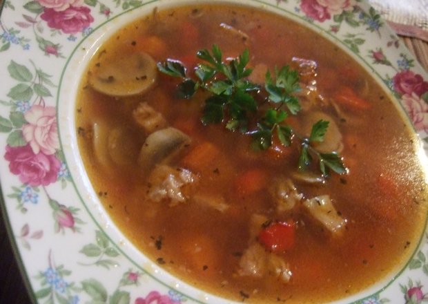 Fotografia przedstawiająca Zupa węgiersko-gulaszowa