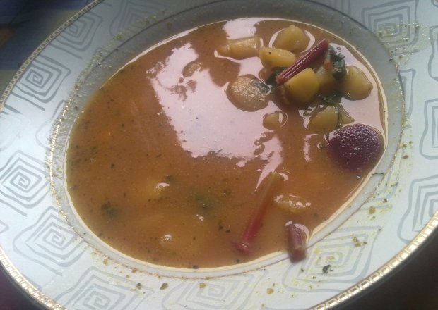 Fotografia przedstawiająca zupa wielowarzywna zmłodych ziemniaków