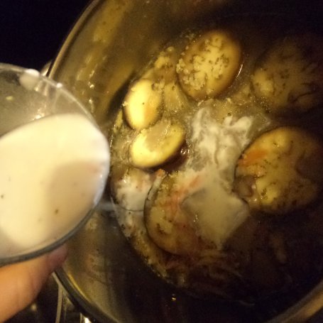 Krok 6 - Zupa z bakłażanem, boczniakami i kaszą jaglaną :) foto