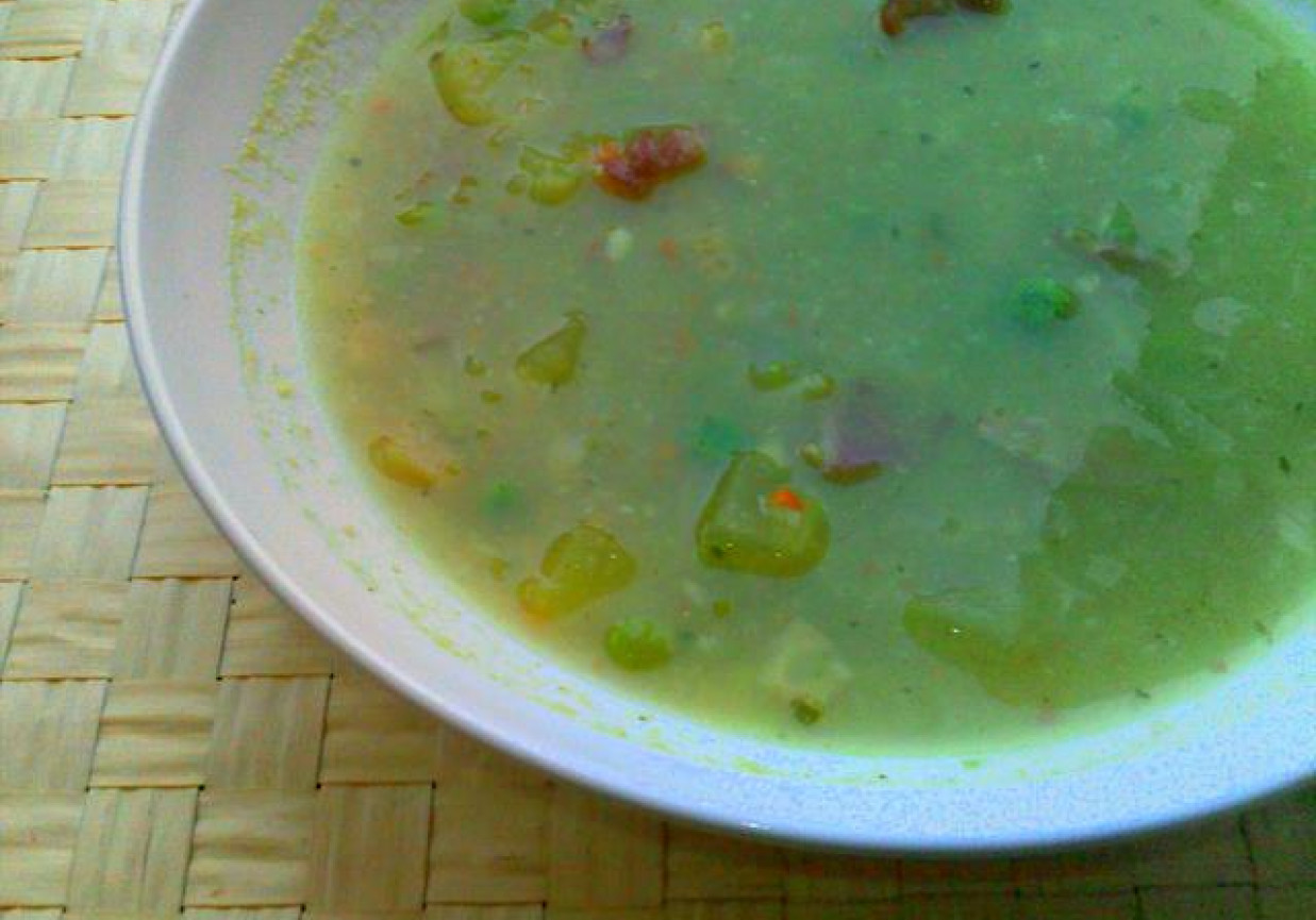 Zupa z batatów i zielonego groszku z boczkiem foto