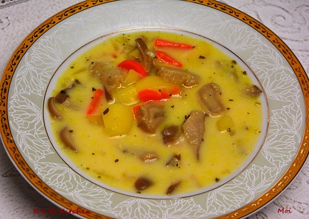 Fotografia przedstawiająca Zupa z boczniakami