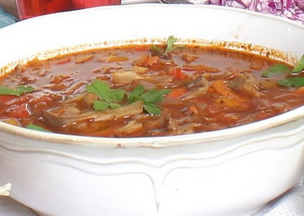 Fotografia przedstawiająca Zupa z boczniaków i mrożonych warzyw
