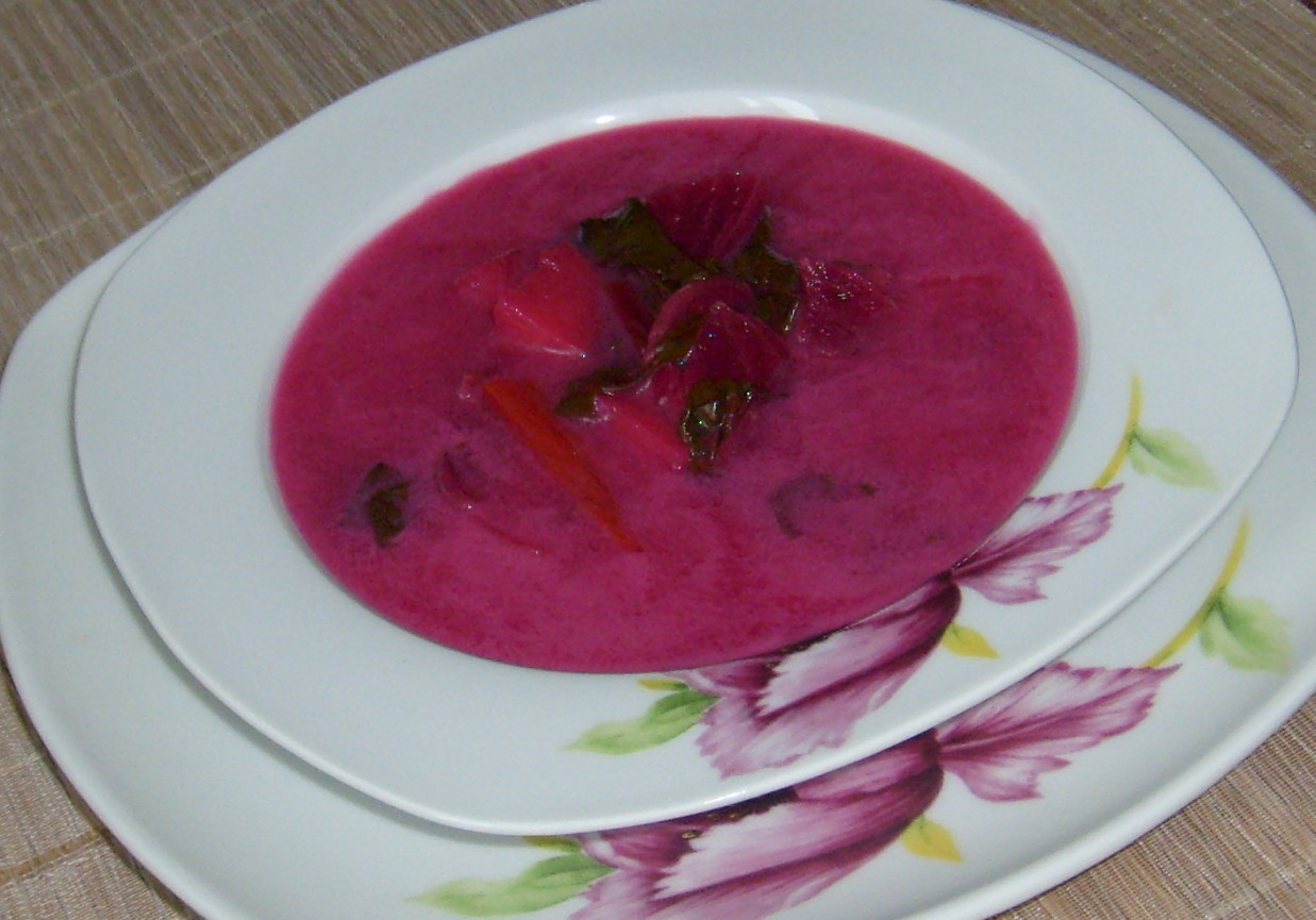 Zupa z botwiny na mięsnym wywarze foto