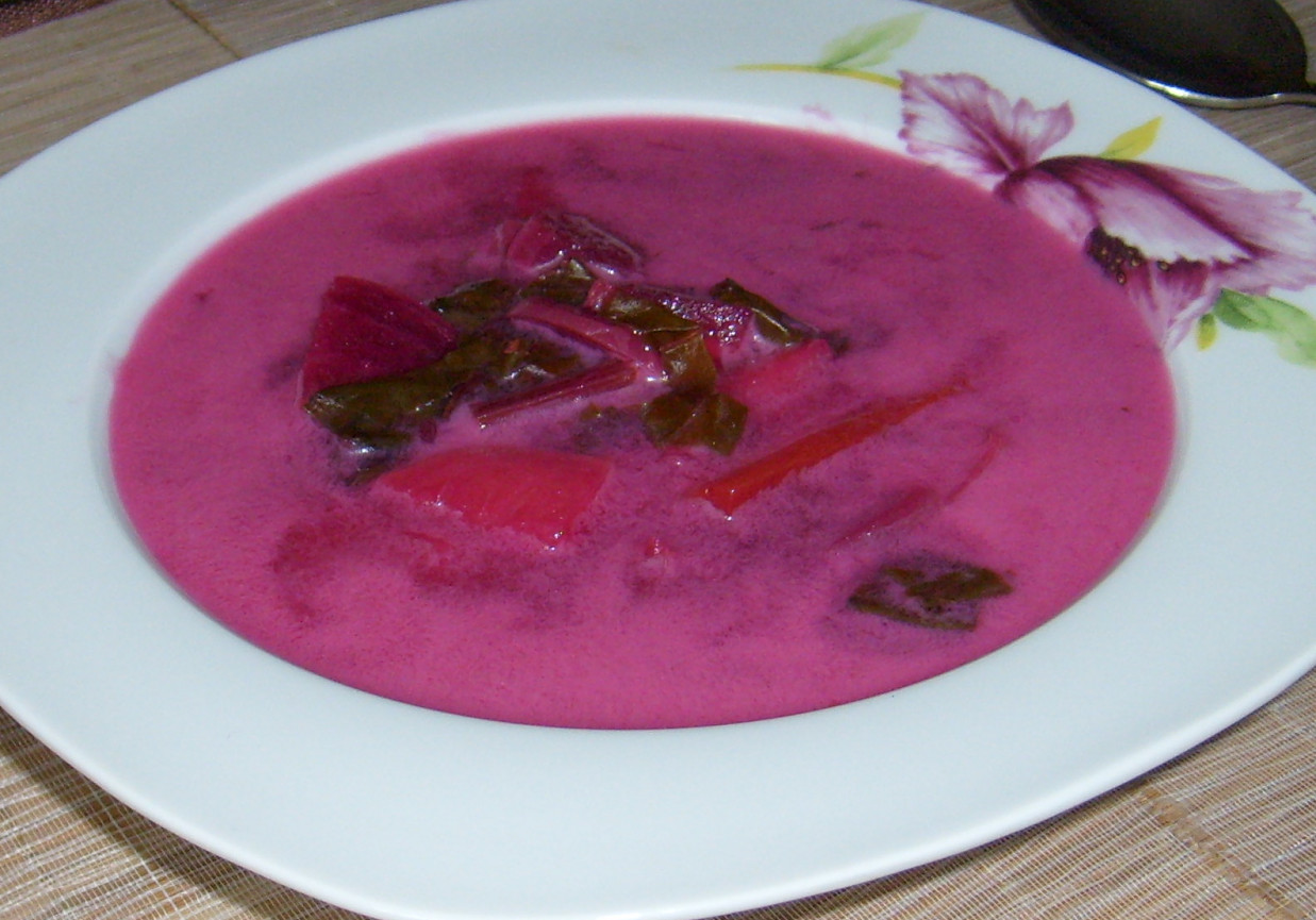 Zupa z botwiny na mięsnym wywarze foto