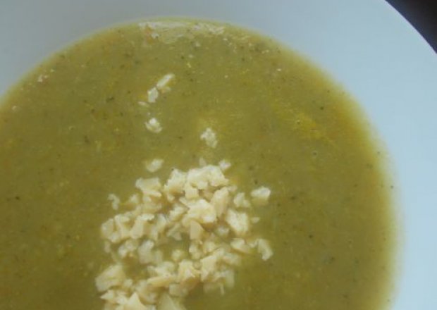 Fotografia przedstawiająca zupa z brokuł