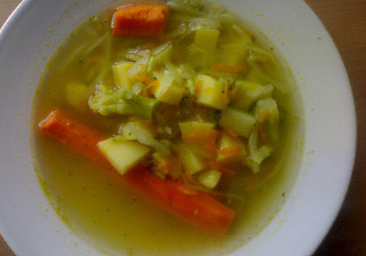 Zupa z brokułami i kapustą foto