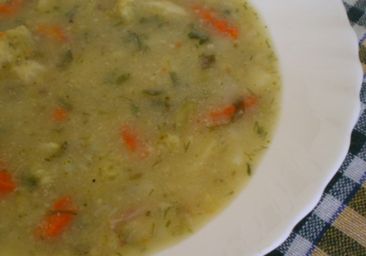 Zupa z brokułami, ziemniakami i marchewką foto
