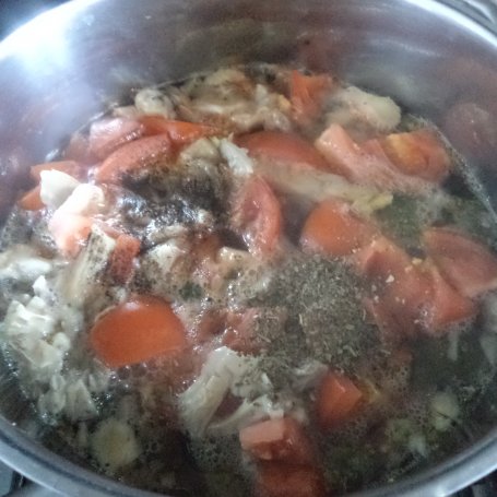 Krok 5 - Zupa z brokulem, boczniakami i pomidorem :) foto