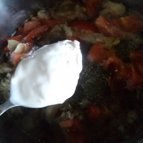 Krok 6 - Zupa z brokulem, boczniakami i pomidorem :) foto