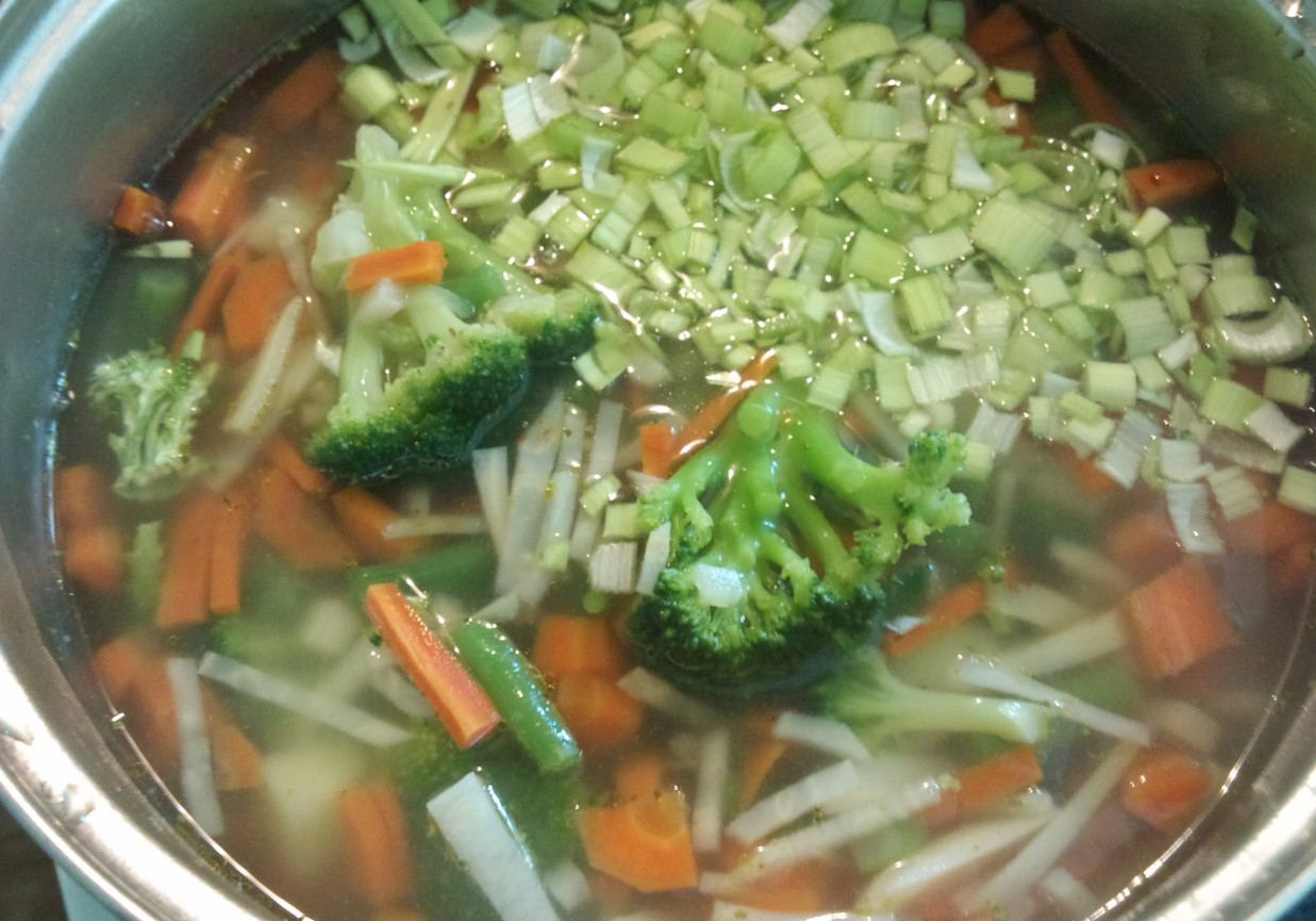 Zupa z brokułem i fasolką foto