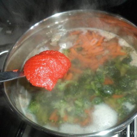 Krok 4 - Zupa z brokułem i mini marcheweczkami :) foto