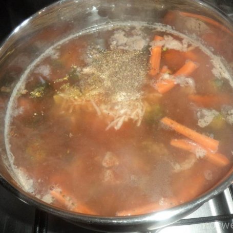 Krok 5 - Zupa z brokułem i mini marcheweczkami :) foto