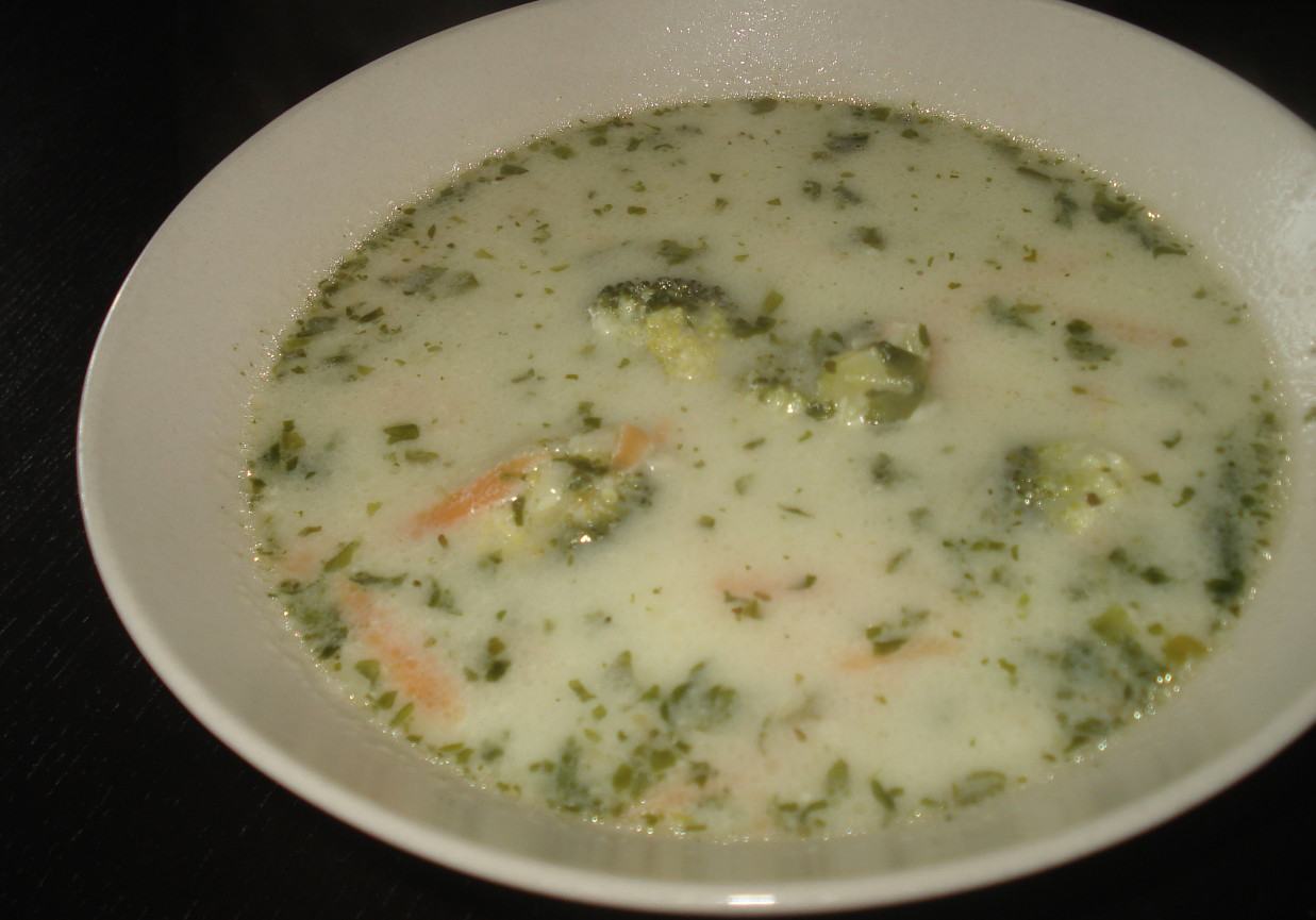 Zupa z brokułem i szpinakiem ( z mrożonych warzyw ) :) foto
