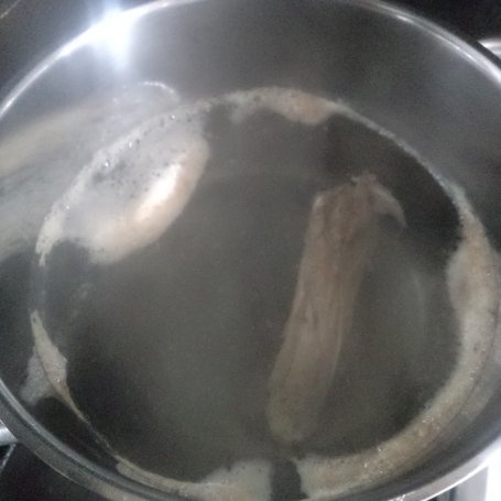 Krok 1 - Zupa z brokułem ,pieczarkami i kaszą jaglaną:) foto