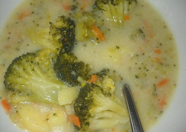 Fotografia przedstawiająca Zupa z brokułów dla dziecka