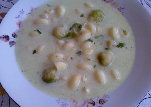 Fotografia przedstawiająca Zupa z brukselki po Włosku