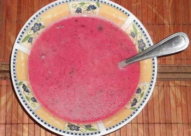 Fotografia przedstawiająca zupa z buraczkami czerwonymi