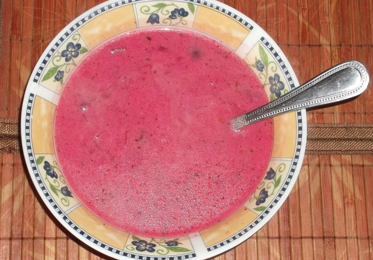 zupa z buraczkami czerwonymi foto