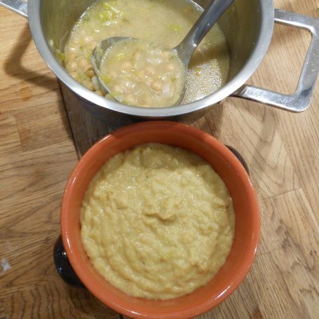 Krok 7 - Zupa z ciecierzycy i pora foto