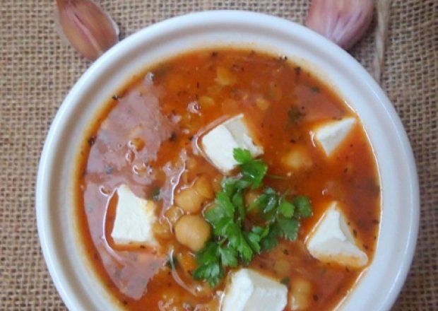 Fotografia przedstawiająca Zupa z ciecierzycy i soczewicy