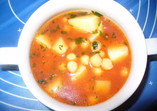 Fotografia przedstawiająca Zupa z ciecierzycy  z ziemniakami