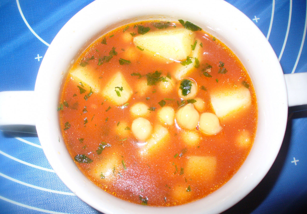 Zupa z ciecierzycy  z ziemniakami foto