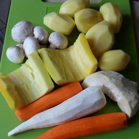 Krok 1 - Zupa z cukinią i pieczarkami foto