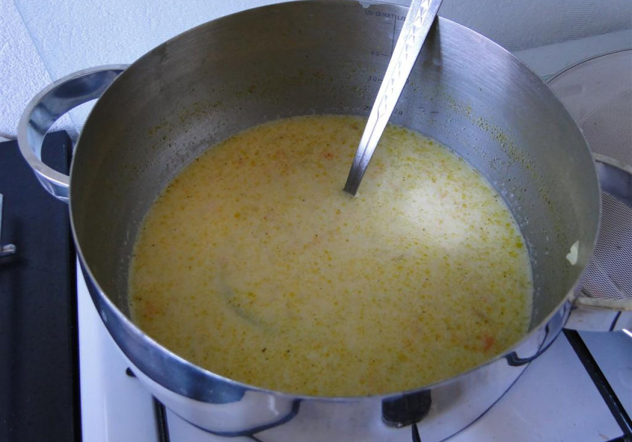 Zupa z cukinii z dodatkiem serka topionego foto