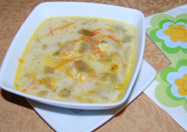 Fotografia przedstawiająca Zupa z cykorii z omletem