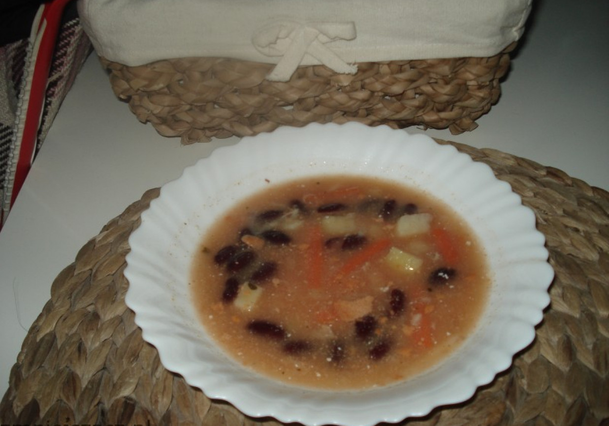 Zupa  z czerwoną fasolą foto