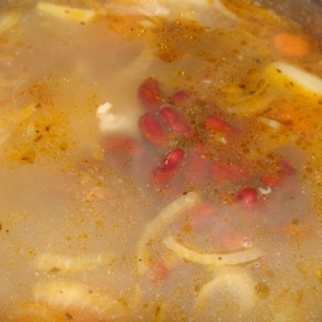 Krok 4 - Zupa z czerwonej fasoli z pomidorami foto