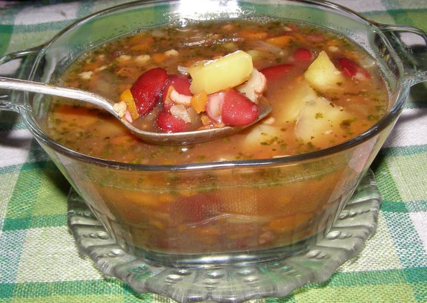 Fotografia przedstawiająca zupa z czerwonej fasoli z szybkowara...