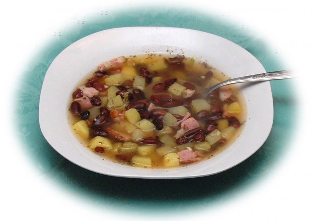 Fotografia przedstawiająca Zupa z czerwonej fasoli