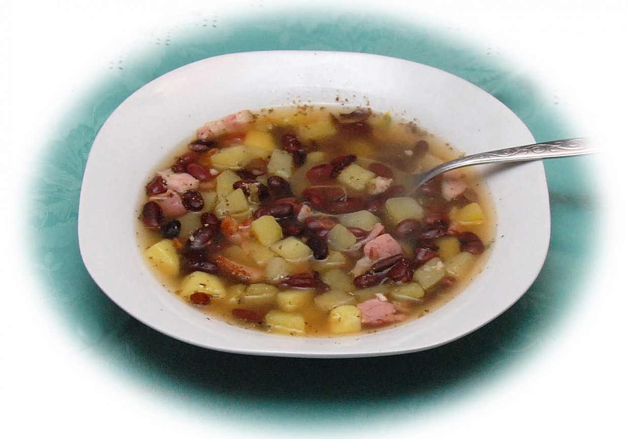 Zupa z czerwonej fasoli foto