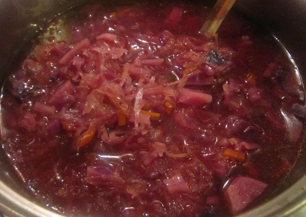 Fotografia przedstawiająca Zupa z czerwonej kapusty