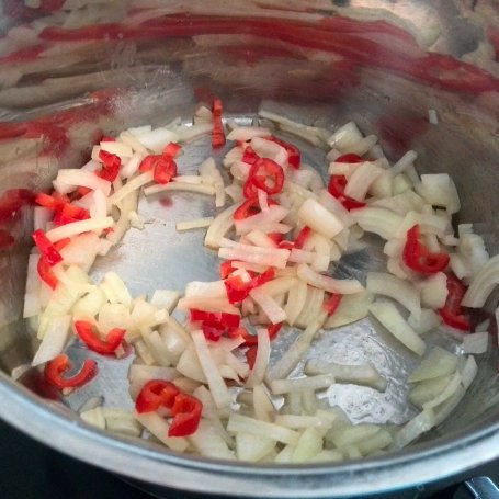 Krok 1 - Zupa z czerwonej soczewicy i chili foto