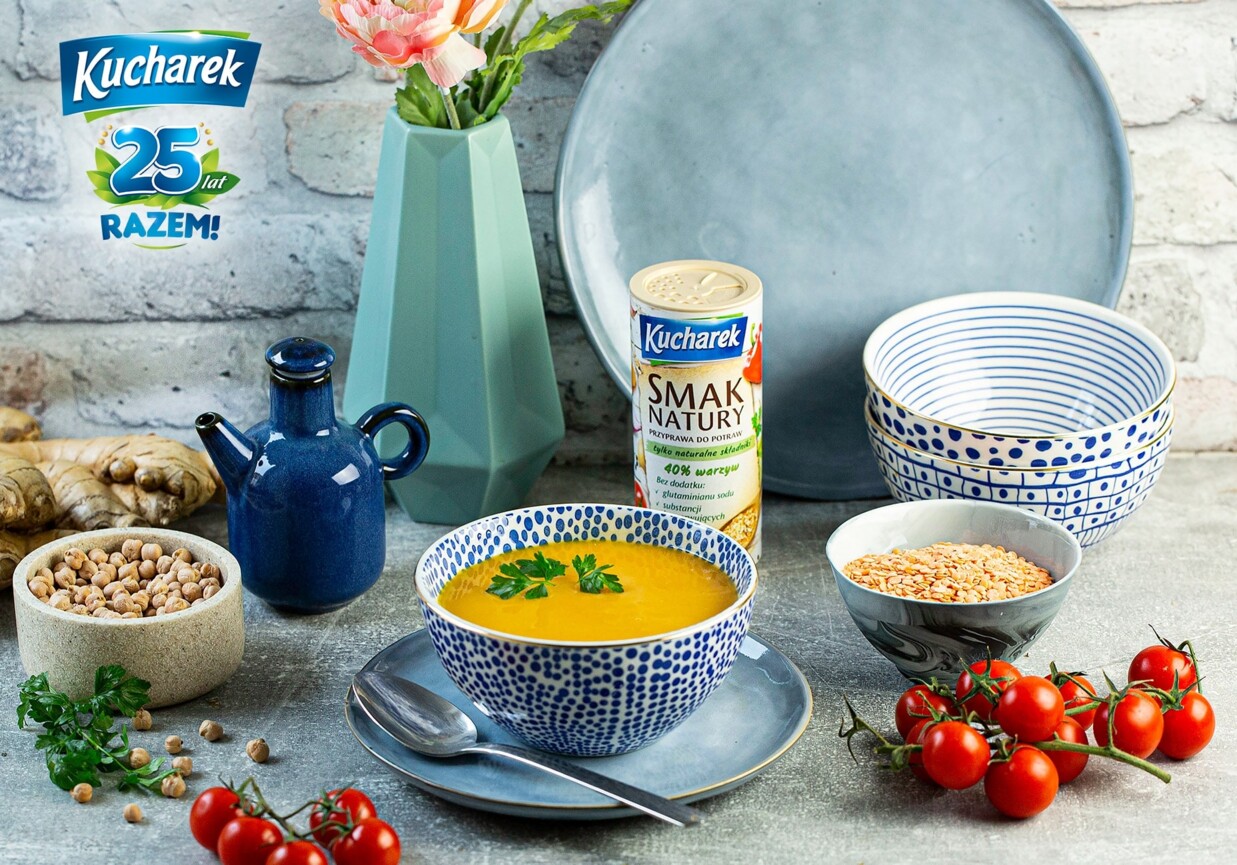 Zupa z czerwonej soczewicy z mlekiem kokosowym foto