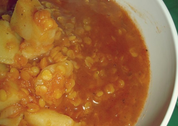 Fotografia przedstawiająca Zupa  z czerwonej soczewicy