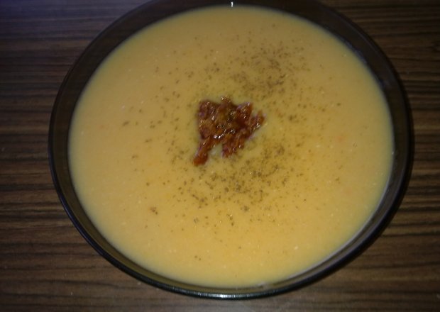 Fotografia przedstawiająca Zupa z czerwonej soczewicy