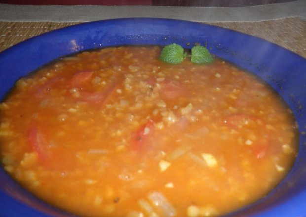 Fotografia przedstawiająca zupa z czerwonej soczewicy