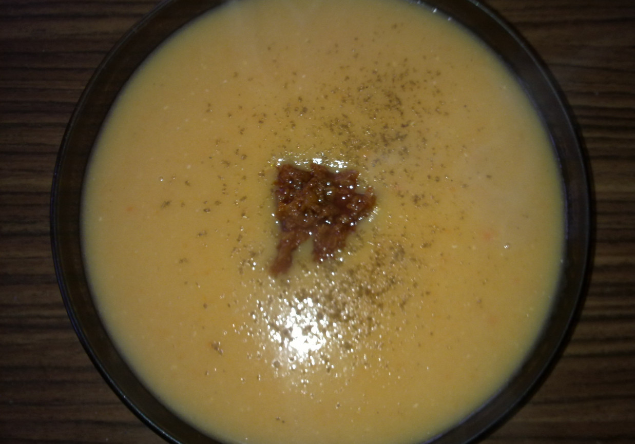 Zupa z czerwonej soczewicy foto