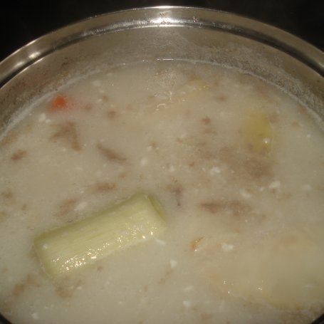 Krok 4 - Zupa z dodatkiem chrzanu i papryczki chili  foto