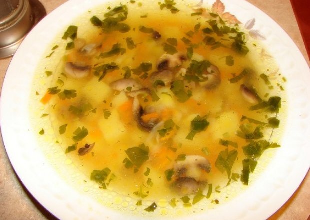 Fotografia przedstawiająca Zupa z dodatkiem pieczarek